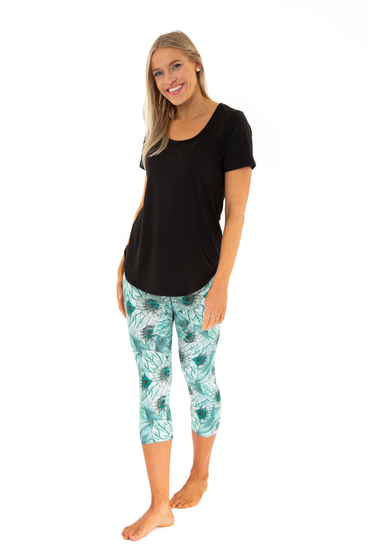 Green Daisies - Capris