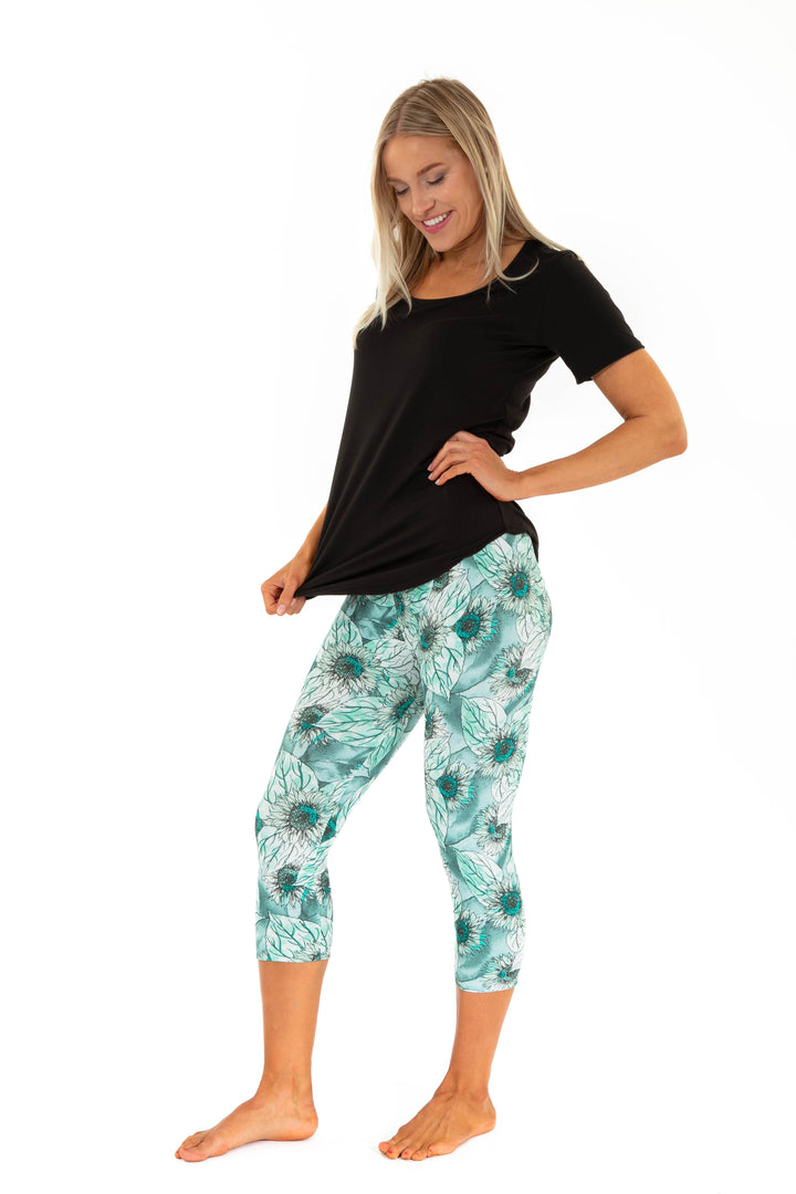 Green Daisies - Capris