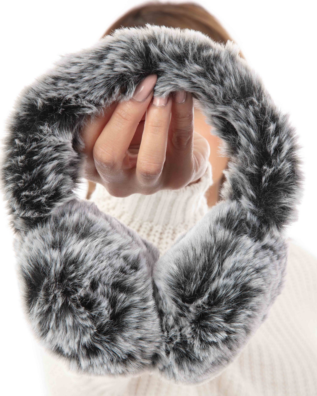 N&B - Cache-oreilles