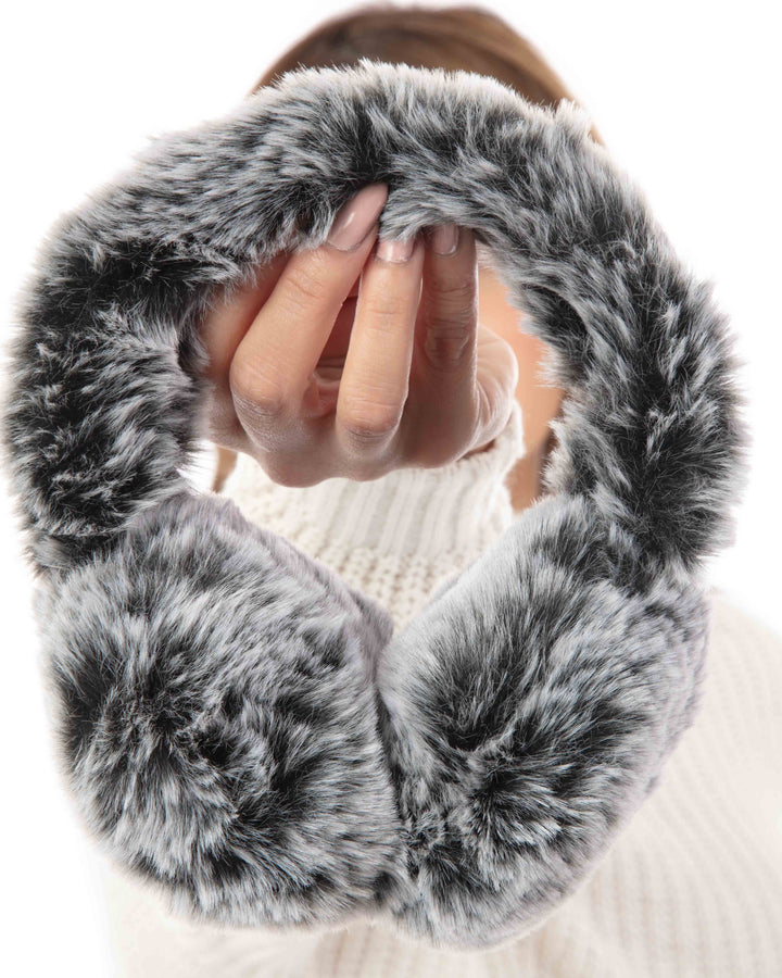 N&B - Cache-oreilles